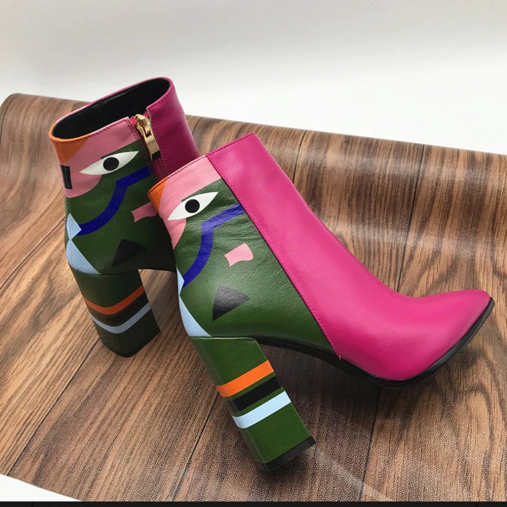 ISO: looking for the full Zoe booties pictured in size 6 or 6.5